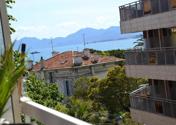 Beau Vu Juan Les Pins 公寓